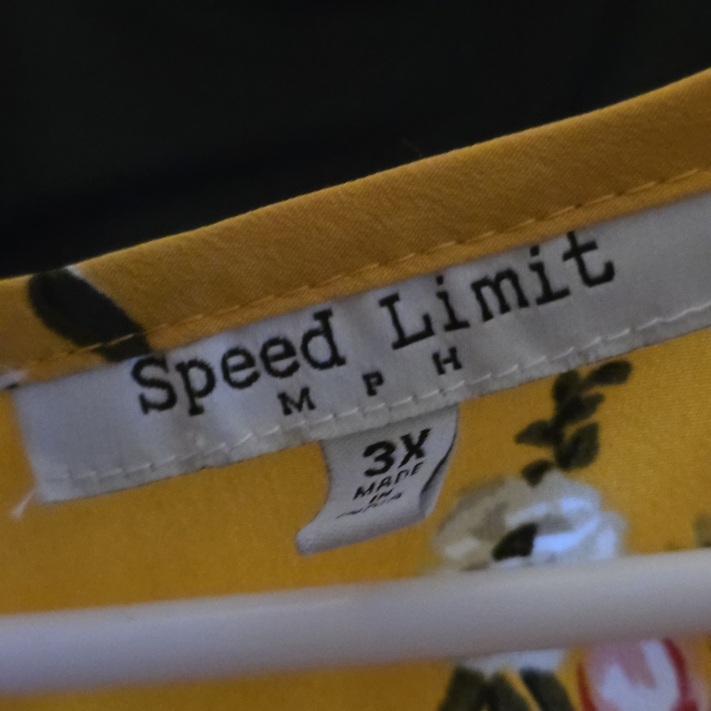 Speed Limit Floral Print Blouse Gold Yellow Short Sleeve‎ Size Plus - Picture 2 of 3